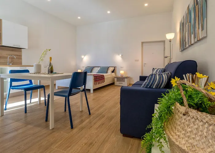 Nura\'S - La Marina Apartment & Room
