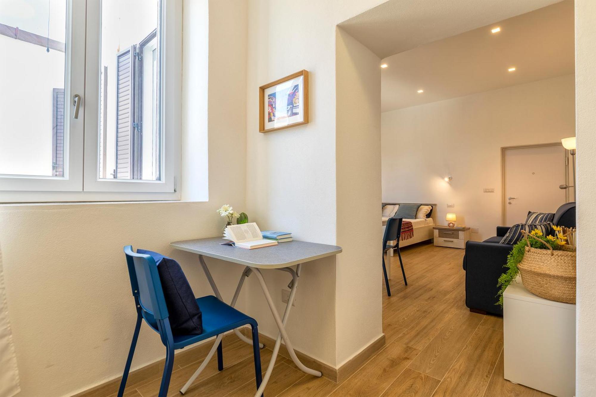 Nura's - La Marina & Apartment *